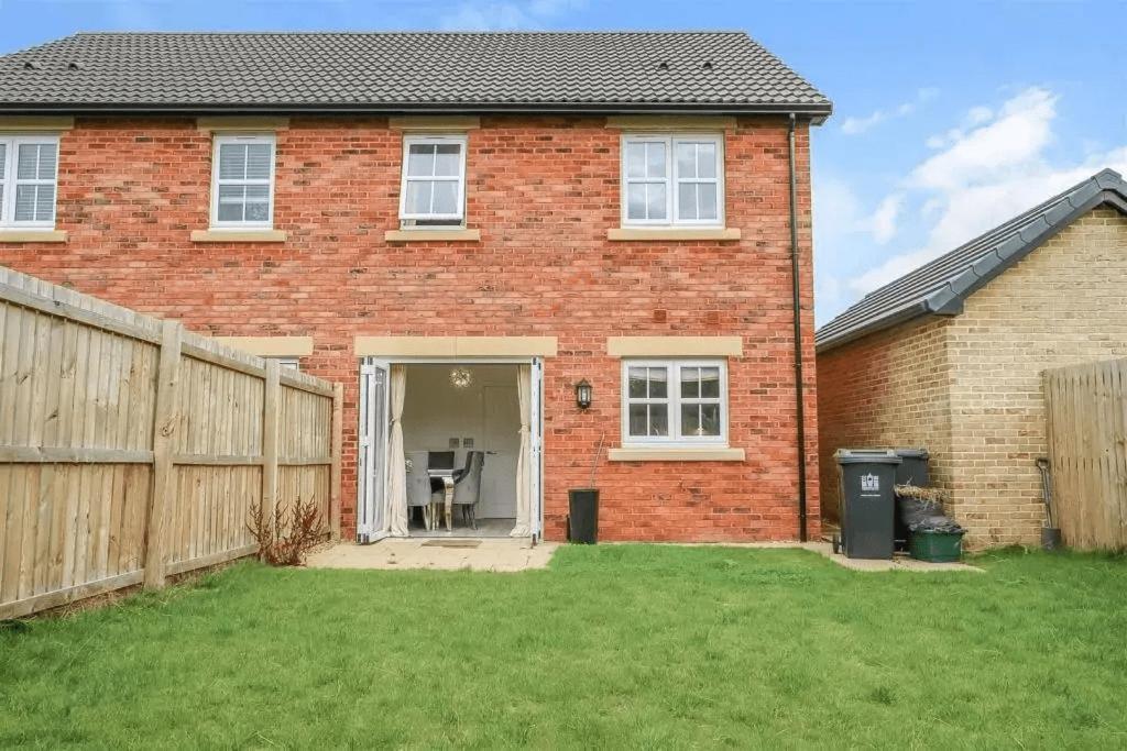 3 Bed Home In Peaceful Village Darlington Middleton One Row Экстерьер фото